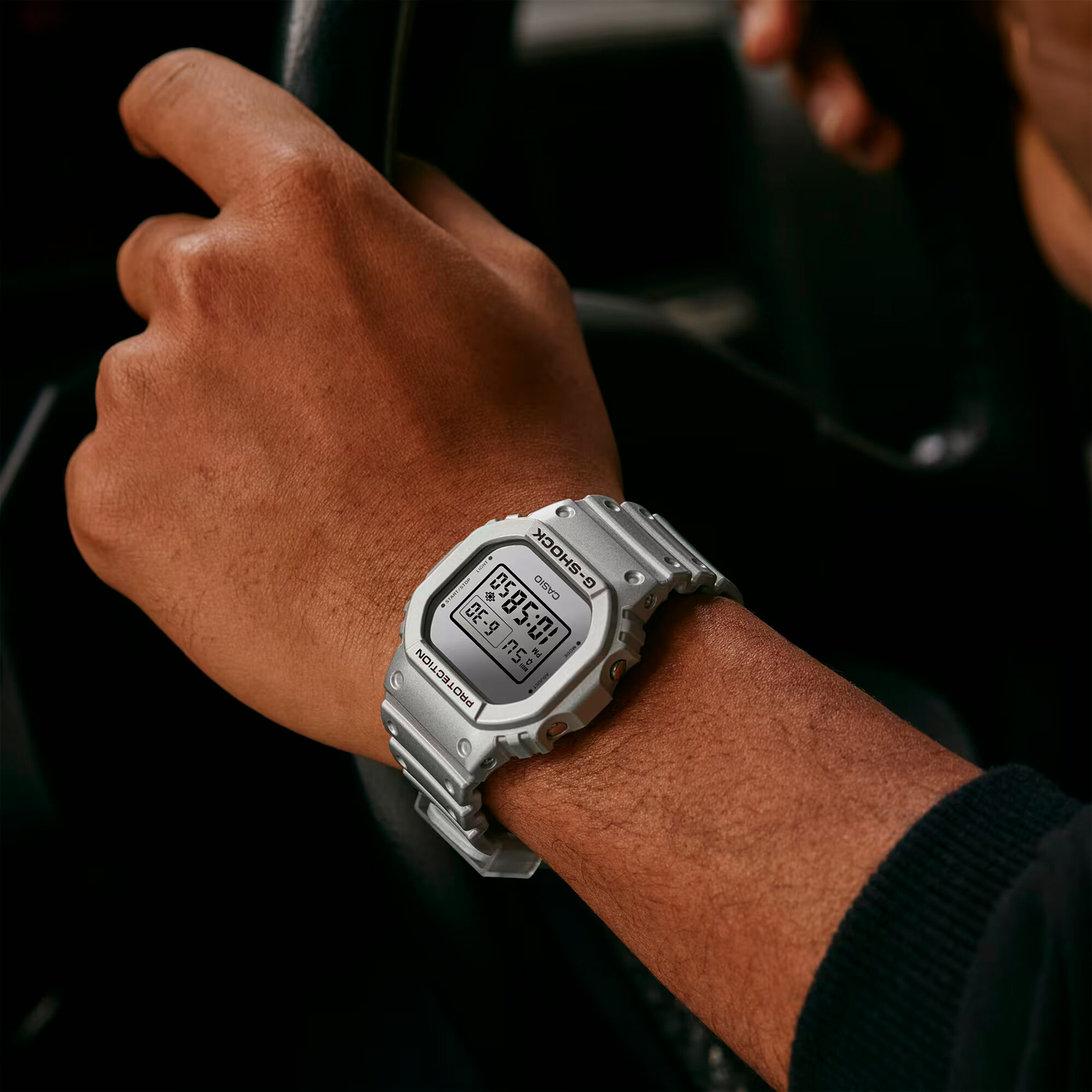 Reloj G-SHOCK DW-5600FF-8DR Resina Hombre Plateado